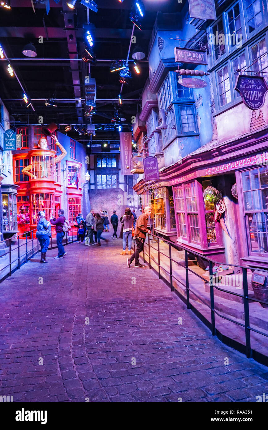 Warner Bros. Studio Tour - die Herstellung von Harry Potter ist ein Publikumsmagnet in Leavesden, London, UK, bewahrt und präsentiert das ikonische Requisiten. Stockfoto