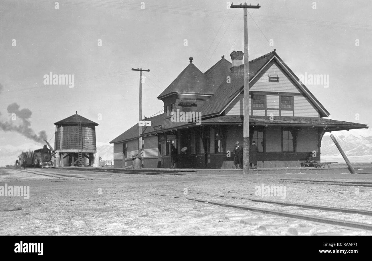 Zieht einen Zug bis zum Bahnhof in Moffat, Colorado, Ca. 1925. Stockfoto