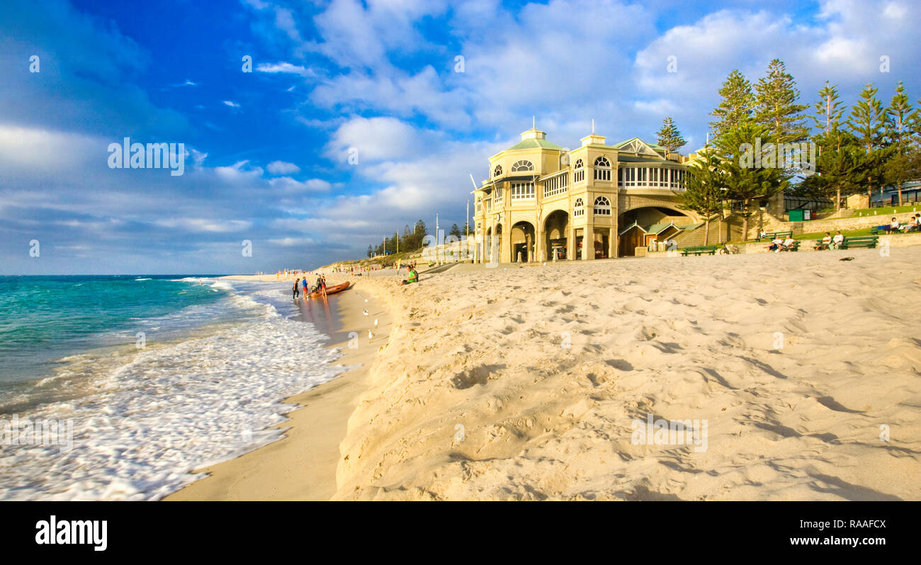 Cottesloe Beach, Perth, Western Australia. Landschaft der Strand am späten Nachmittag Sonne. Stockfoto