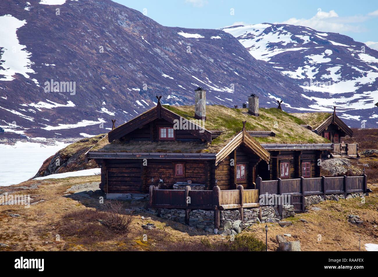 old-traditional-norwegian-log-cabin-stockfotos-und-bilder-kaufen-alamy