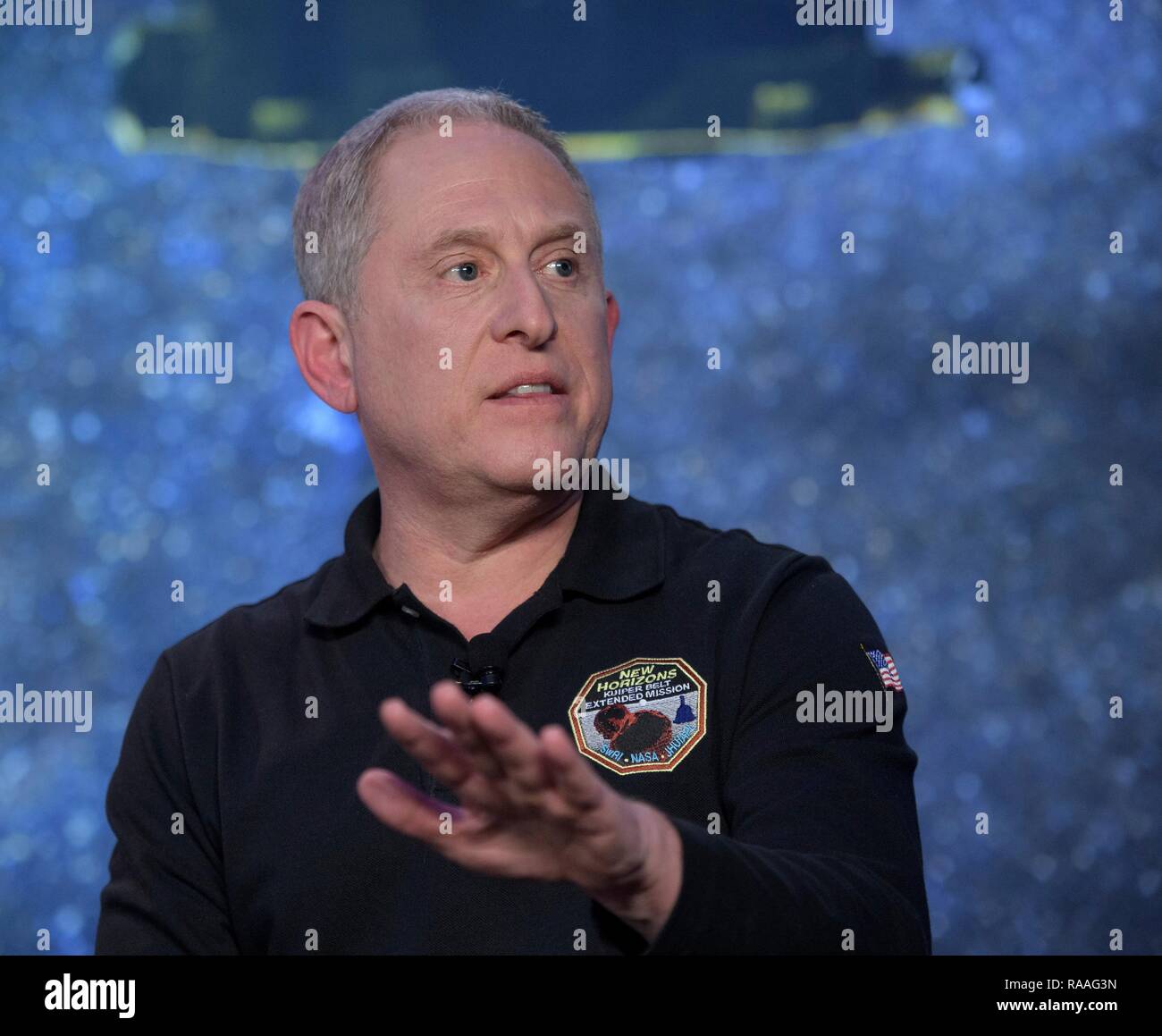 Neue Horizonte principal investigator Alan Stern während der Pressekonferenz vor der erwarteten Vorbeiflug von Ultima Thule von der Raumsonde an der Johns Hopkins University Applied Physics Laboratory am 31. Dezember in Laurel, Maryland, 2018. Die Vorbeiflug der Raumsonde aufgetreten ist 6,5 km (4 Mrd. km) entfernt, so dass es die am weitesten entfernten überhaupt Erforschung der ein Objekt in unserem Sonnensystem. Stockfoto