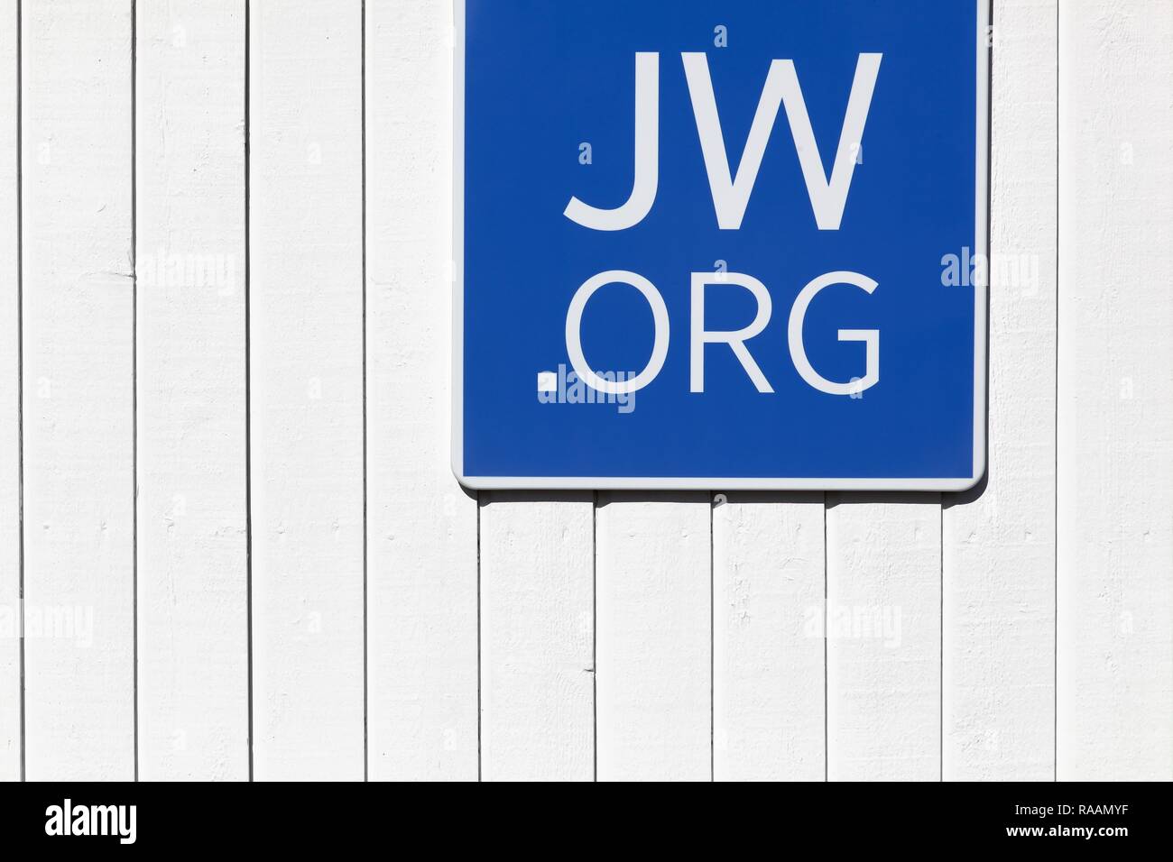 Skejby, Dänemark - 16. Mai 2016: An der Wand außerhalb der Zeugen Jehovas Königreich Halle Zeichen Stockfoto