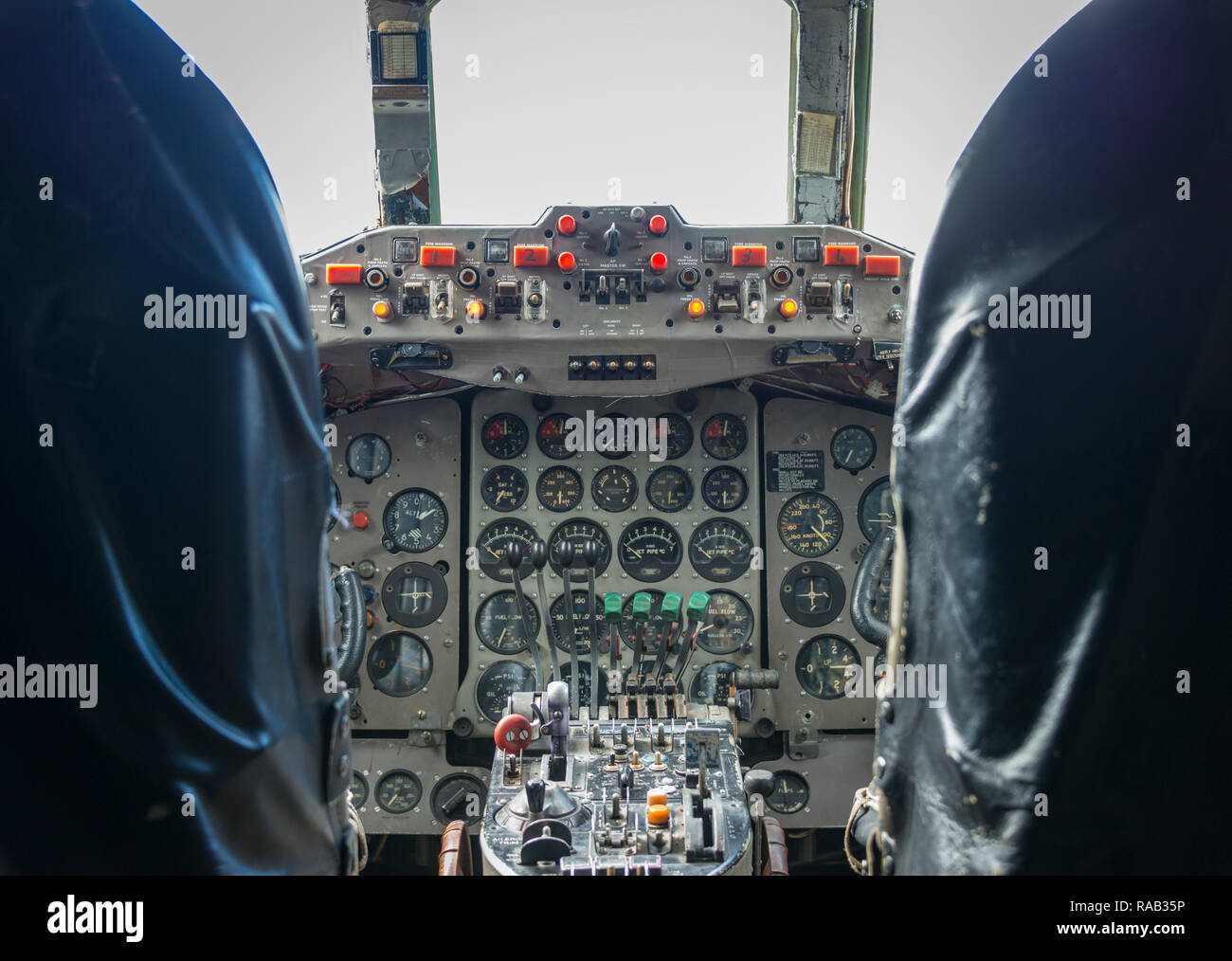 Innenraum eines Vintage Passagierflugzeug Cockpit Stockfoto