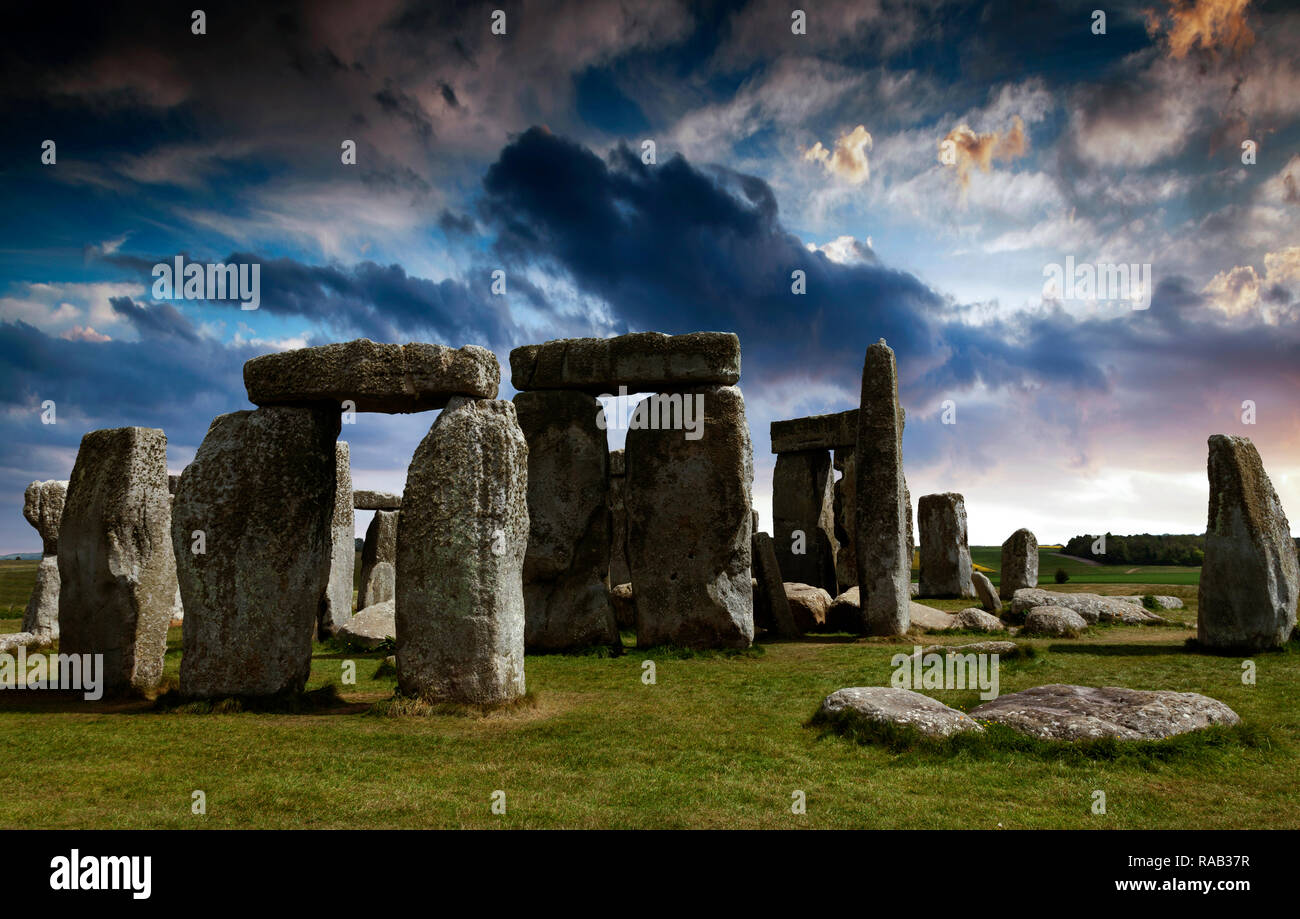 Stonehenge mit Moody sky, Salisbury, Wiltshire, England, Großbritannien Stockfoto