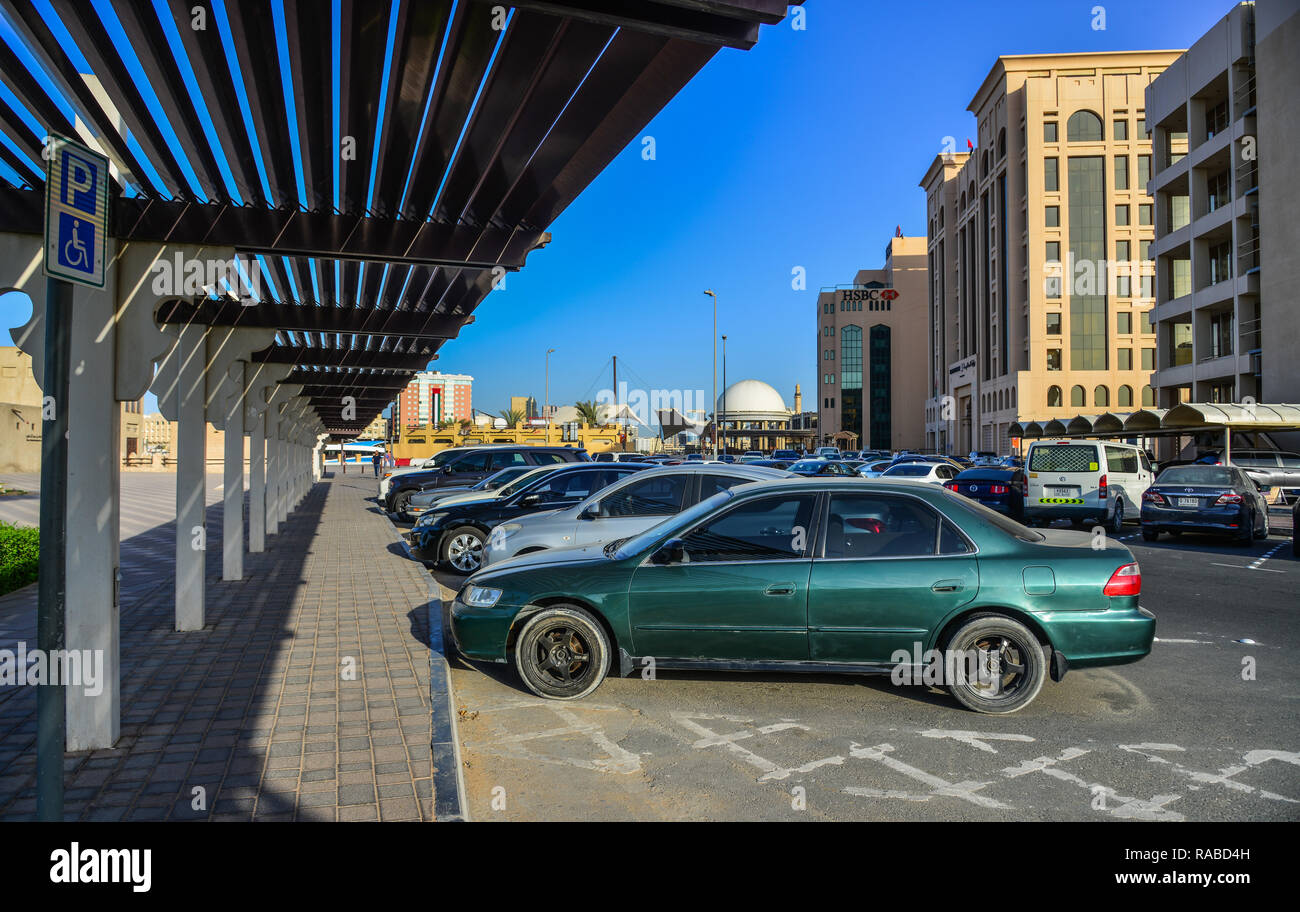 Dubai, VAE - Dec 9, 2018. Taxistand in Downtown Dubai, VAE. Vae ist die zweitgrößte Volkswirtschaft in der Arabischen Welt (nach Saudi Arabien). Stockfoto