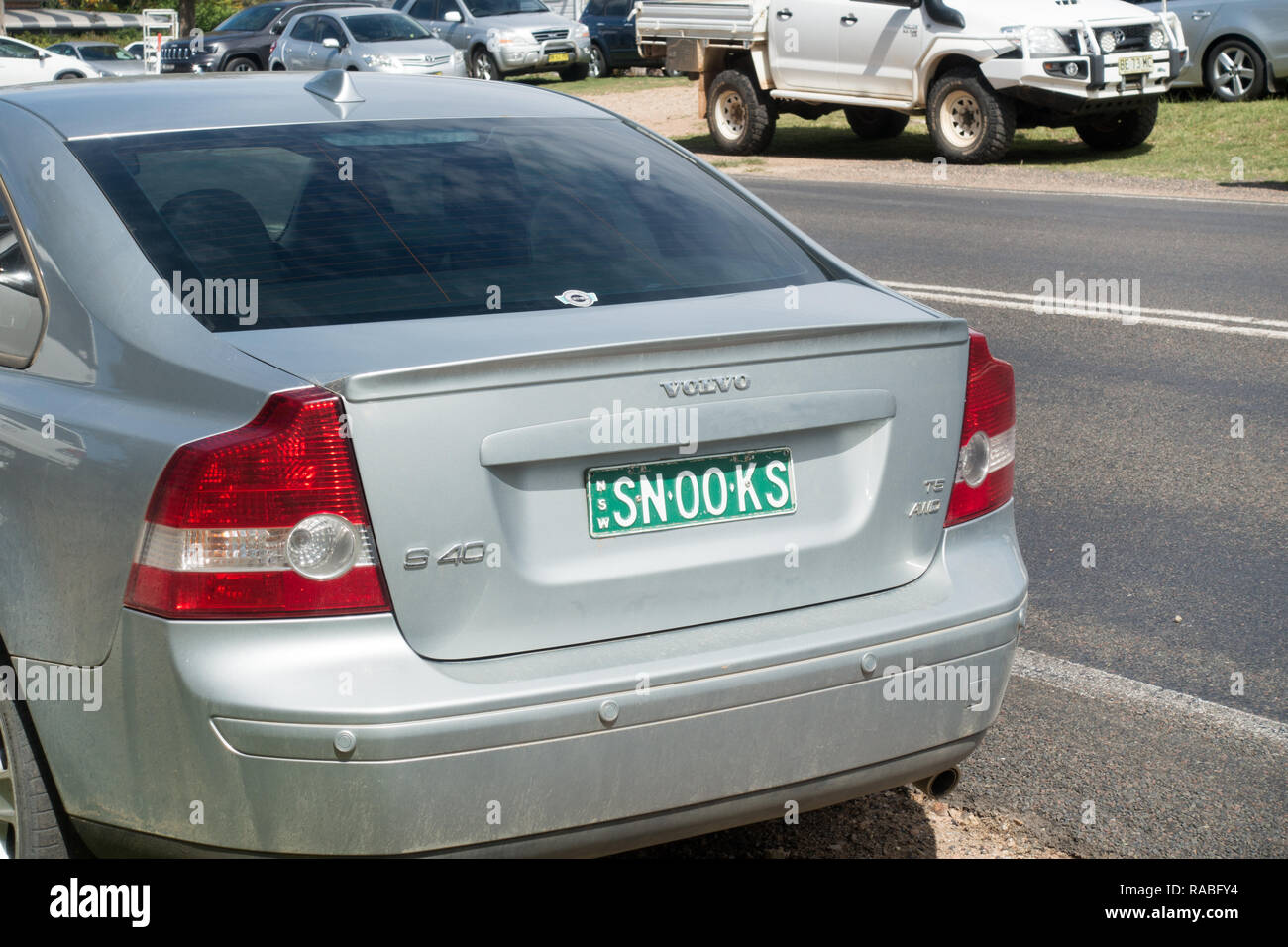 NSW Australien Fahrzeug Nummernschild Rechtschreibung SNOOKS auf einem Volvo S40 Auto. Stockfoto