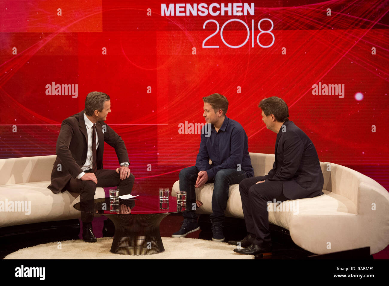 Kevin KUEHNERT, KÃ nhnert, Politiker, SPD, Juso Vorsitzender, Robert Habeck, Vorsitzender von Bündnis 90/Die Grünen, Moderator Markus Lanz, auf die 'Menschen', jährliche Retrospektive 2018 im ZDF auf Sendung 20.12.2018 um 10:15 Uhr auf ZDF, am 17.12.2018 in Hamburg aufgezeichnet, | Verwendung weltweit Stockfoto
