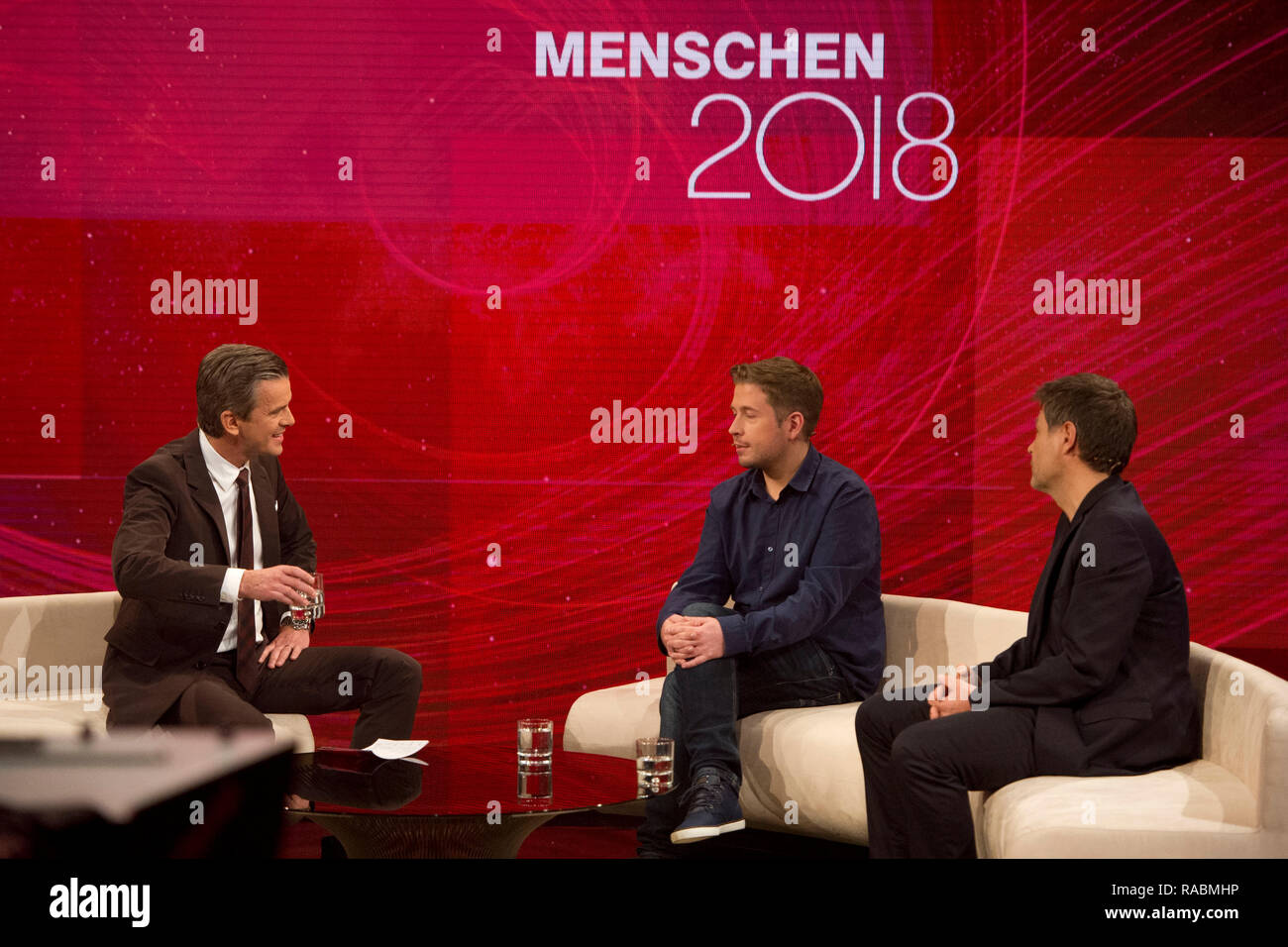 Kevin KUEHNERT, KÃ nhnert, Politiker, SPD, Juso Vorsitzender, Robert Habeck, Vorsitzender von Bündnis 90/Die Grünen, Moderator Markus Lanz, auf die 'Menschen', jährliche Retrospektive 2018 im ZDF auf Sendung 20.12.2018 um 10:15 Uhr auf ZDF, am 17.12.2018 in Hamburg aufgezeichnet, | Verwendung weltweit Stockfoto