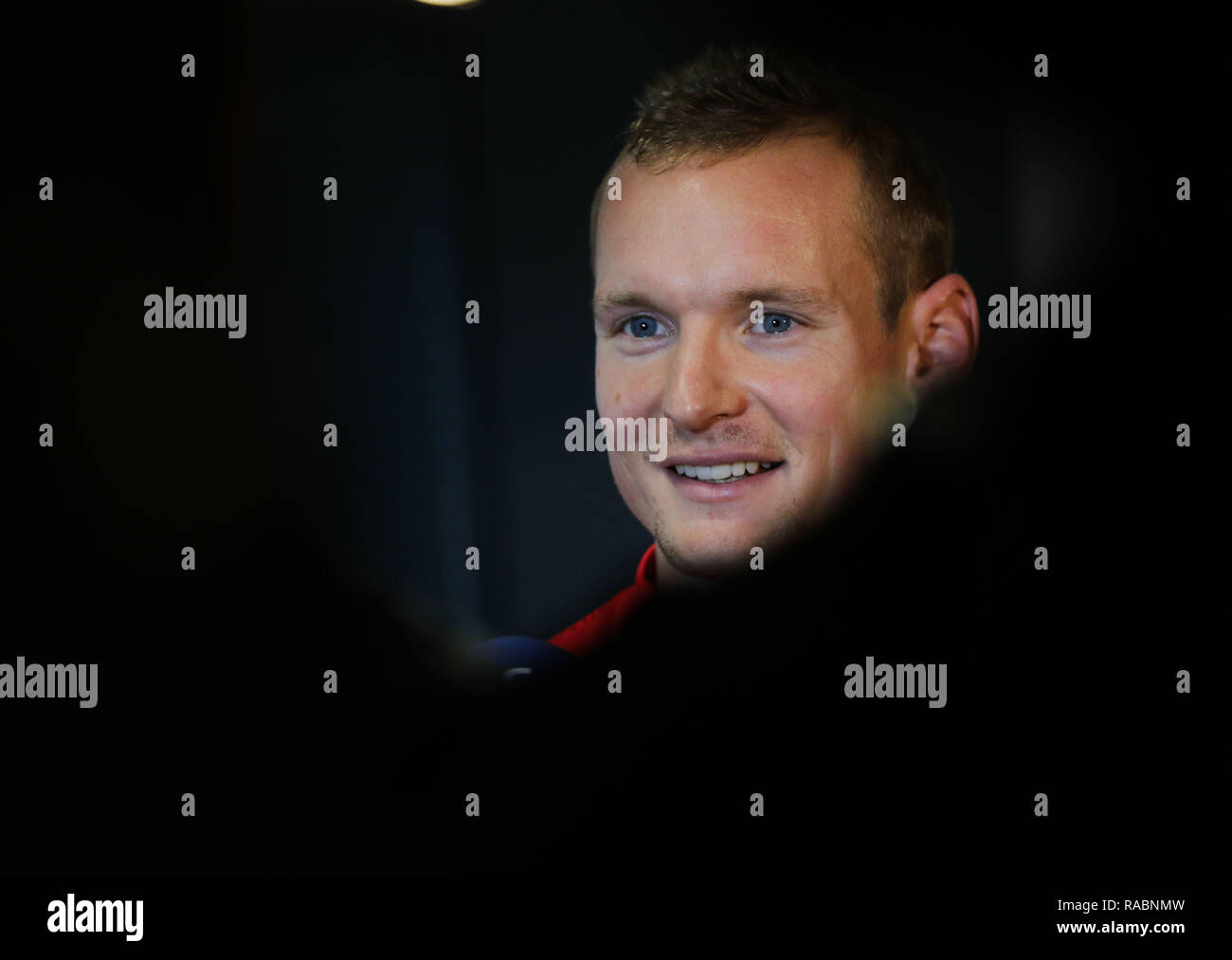 03 Januar 2019, Hessen, Frankfurt/Main: Fußball: Bundesliga, Eintracht Frankfurt Ausbildung tritt weg: Sebastian Rode beantwortet Fragen von Journalisten auf einer Pressekonferenz in der Commerzbank Arena. Die Hessen geborene Mittelfeldspieler zurück zu Eintracht Frankfurt nach viereinhalb Jahren. Foto: Frank Rumpenhorst/dpa Stockfoto