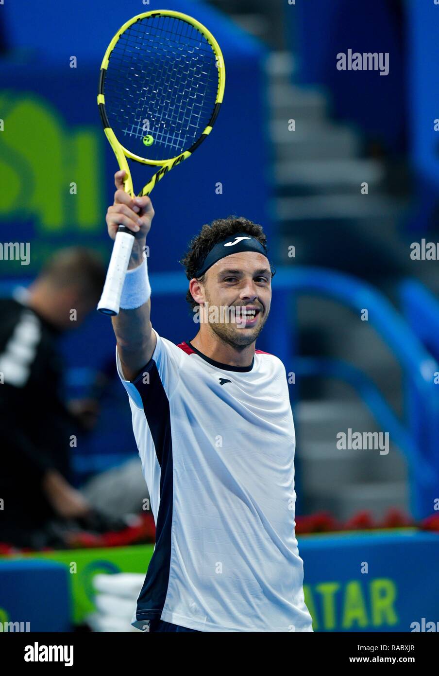 Doha, Katar. 3 Jan, 2019. Marco Cecchinato von Italien feiert, nachdem die singles Viertelfinalegleichen gegen Dusan Lajovic von Serbien bei der ATP Katar Open in Doha, der Hauptstadt von Katar, Jan. 3, 2019. Credit: Nikku/Xinhua/Alamy leben Nachrichten Stockfoto