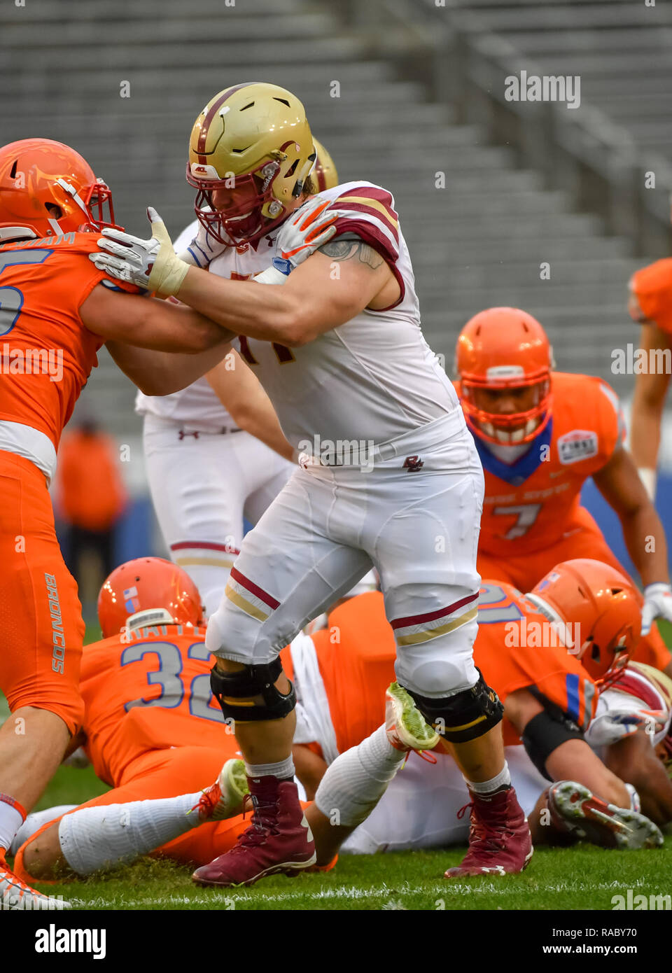 Dallas, TX, USA. 26 Dez, 2018. Boston College Störungssucher, Jon Baker (77), in der Tätigkeit an den NCAA Football Ersthelfer Schüssel Spiel zwischen der Boise State Broncos und dem Boston College Eagles im Cotton Bowl in Dallas, TX. (Absolut komplette Fotograf & Company Credit: Joe Calomeni/MarinMedia.org/Cal Sport Media) Credit: Csm/Alamy leben Nachrichten Stockfoto