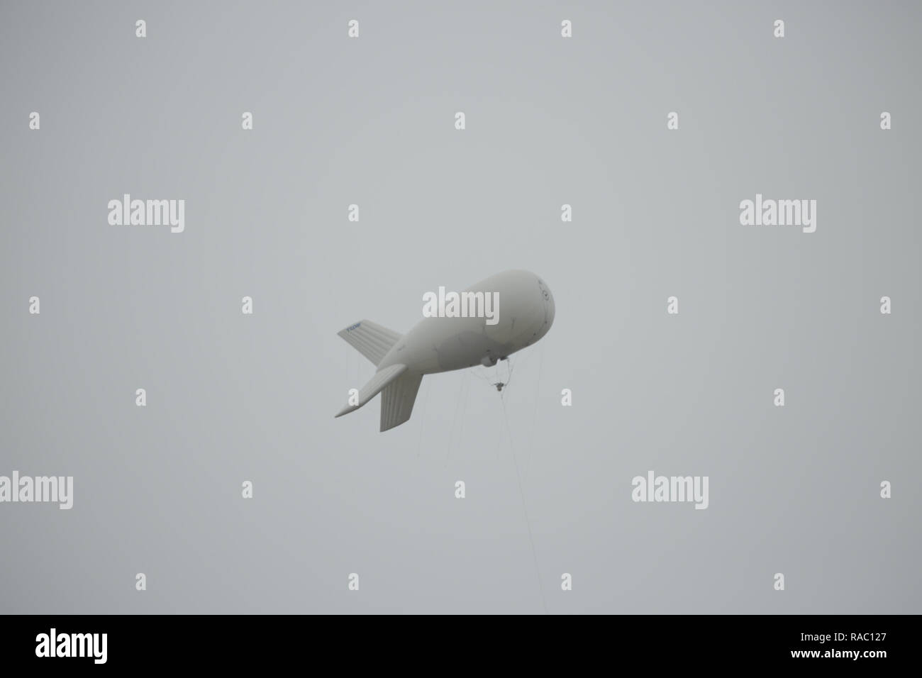 Januar 17, 2018 - ein Luftschiff, Teil der Border Patrol Tethered Aerostat Radarsystem, liegt in der Luft in der Nähe von Rio Grande City, Texas, am 17. Januar 2018 gesehen. Quelle: David Ryder/ZUMA Draht/Alamy leben Nachrichten Stockfoto