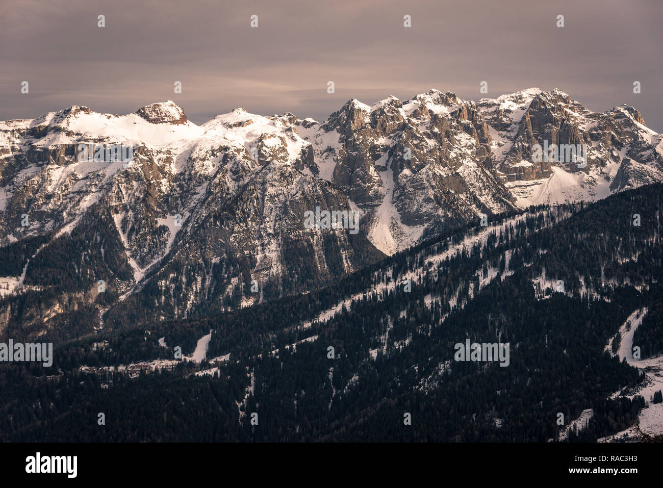 Die Brenta Dolomiten - Dolomiti di Brenta. Berge Panorama. Trentino-südtirol, Südtirol, Trient, Südliche Alpen Rhätischen Alpen, Italien, Europa Stockfoto