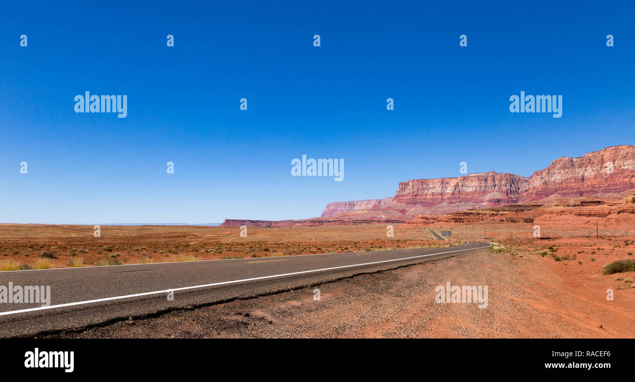 Die Vermilion Cliffs sind steile Felsabstürze erodiert, der überwiegend aus Sandstein, siltstone, Kalkstein und Schiefer, die so viel wie 3.000 Fuß Stockfoto