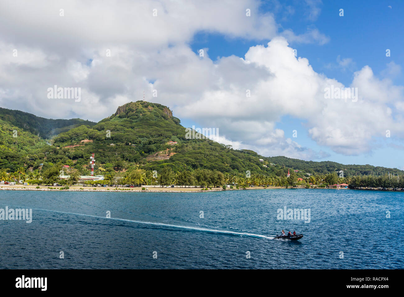 Die Stadt Uturoa auf der Insel Raiatea, Gesellschaft Islands, Französisch-Polynesien, Südpazifik, Pazifik Stockfoto