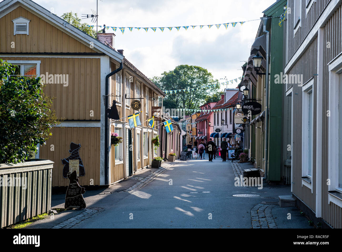 Alte Häuser in der Fußgängerzone von Sigtuna, der ältesten Stadt von Schweden, Skandinavien, Europa Stockfoto