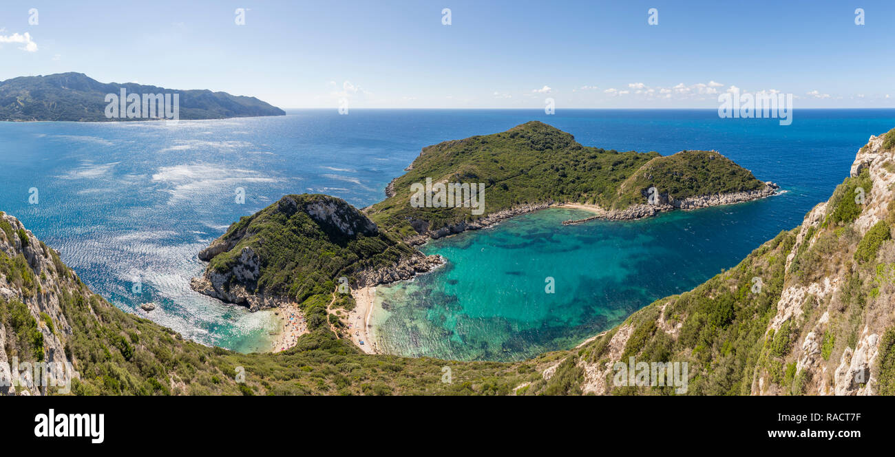Blick von einem Aussichtspunkt über das Porto Timoni Double Bay, Afionas, Korfu, griechische Inseln, Griechenland, Europa Stockfoto