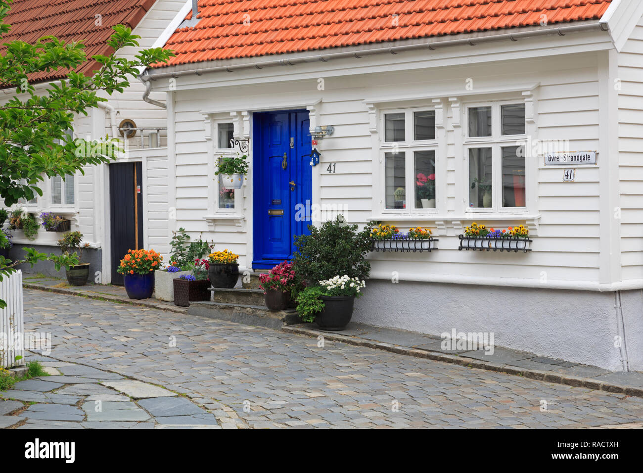 Blaue Tür, Gamle (Altstadt) Bezirk Stadt Stavanger, Rogaland County, Norwegen, Skandinavien, Europa Stockfoto