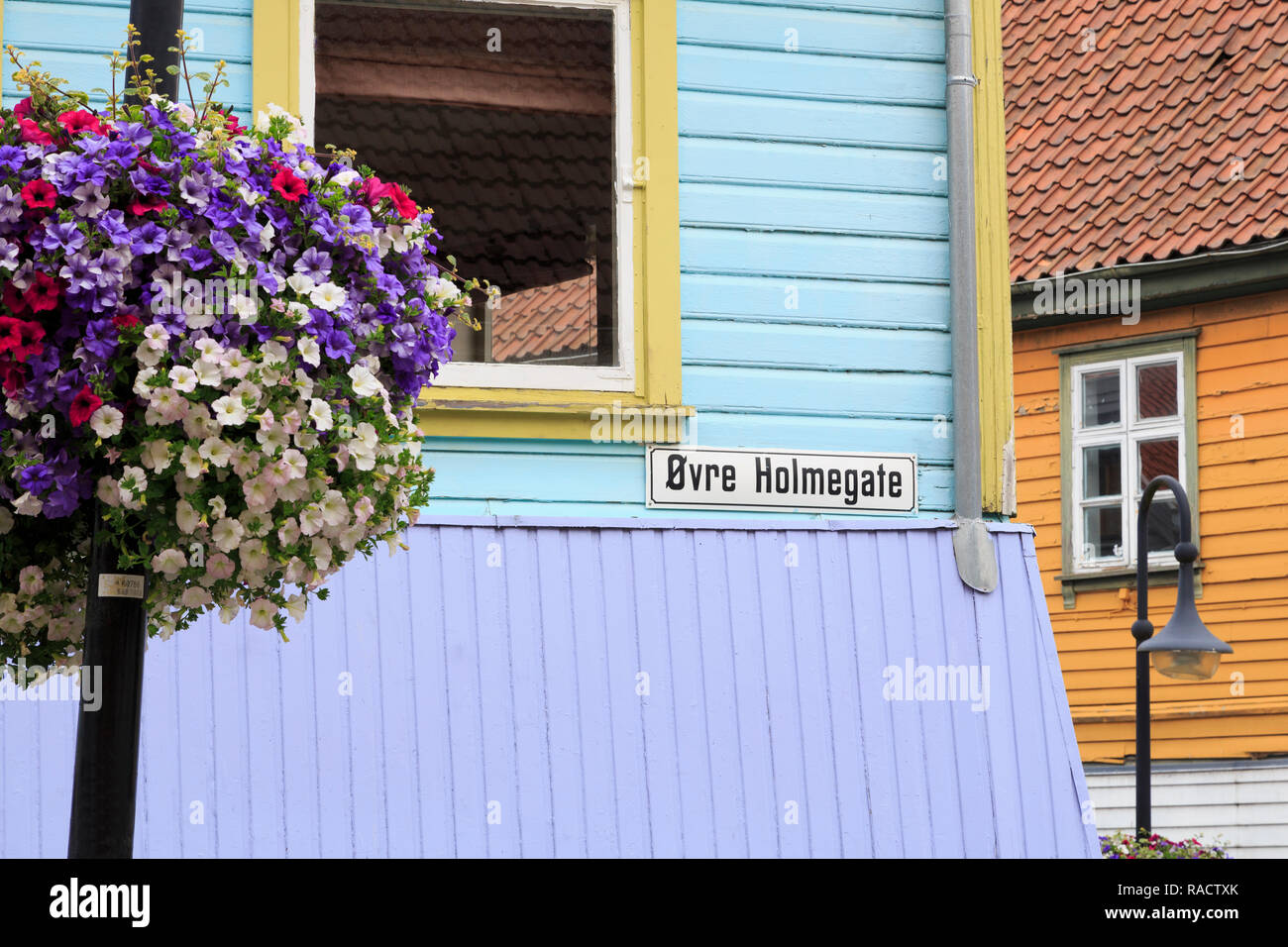 Farbenfrohe Gebäude auf Ovr Holmegata, Stavanger, Rogaland County, Norwegen, Skandinavien, Europa Stockfoto