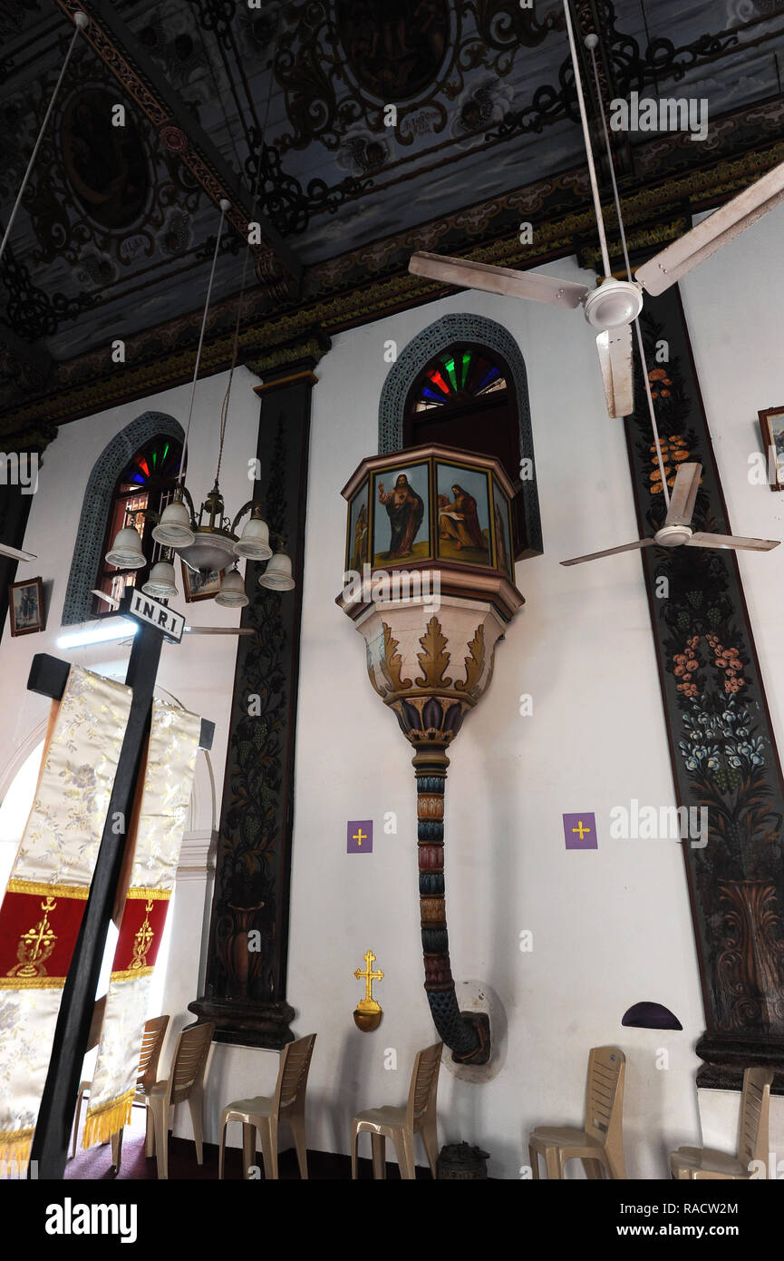 Interieur, St. Mary's Dechant Kirche, einer der ältesten christlichen Kirchen in Indien, im AD427, Champakulam, Kerala, Indien, Asien Stockfoto