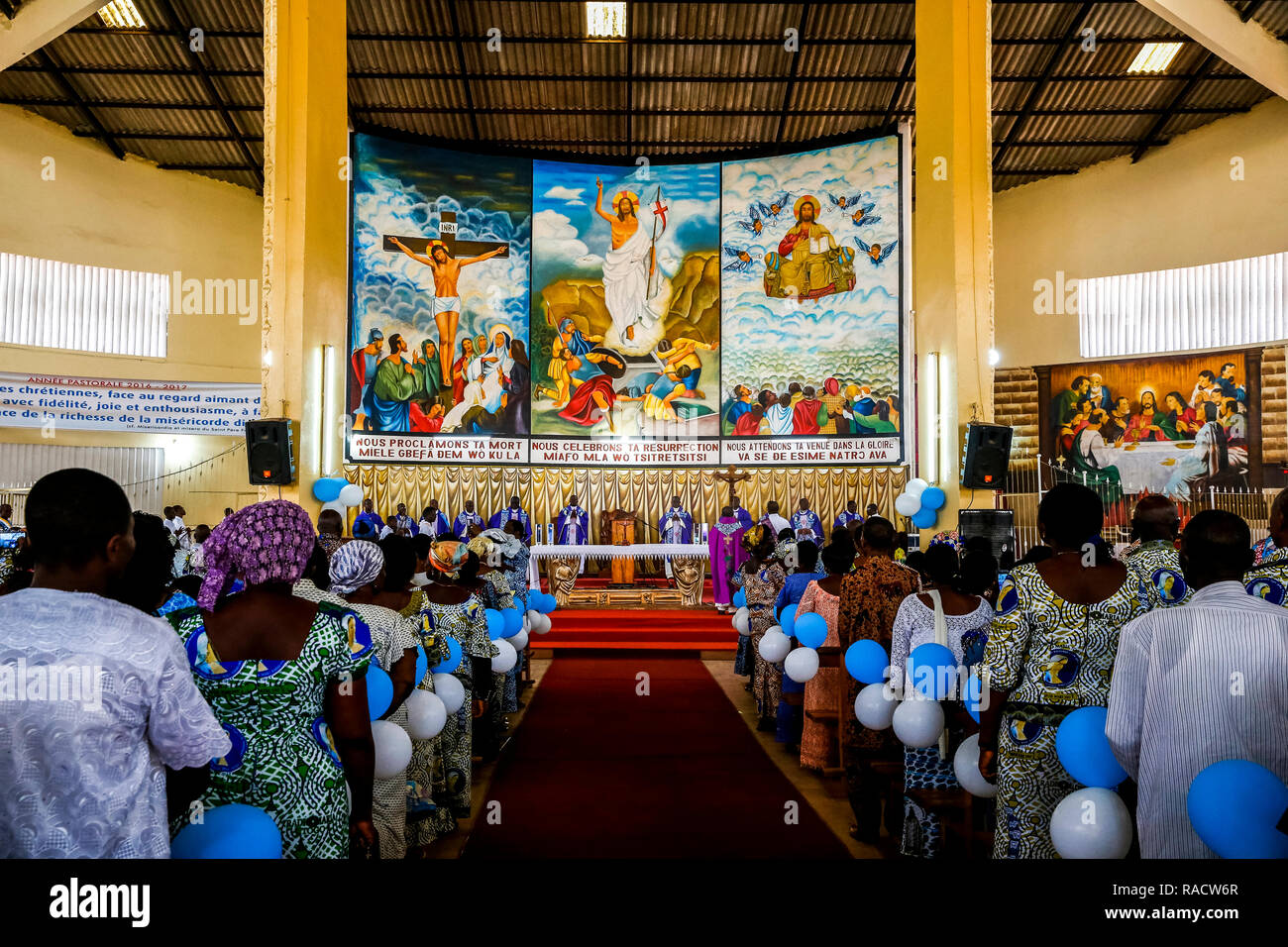 Feier zum 20. Jahrestag von Radio Maria in Cristo Risorto de Hedzranawoe Katholische Pfarrkirche, Lome, Togo, Westafrika, Afrika Stockfoto
