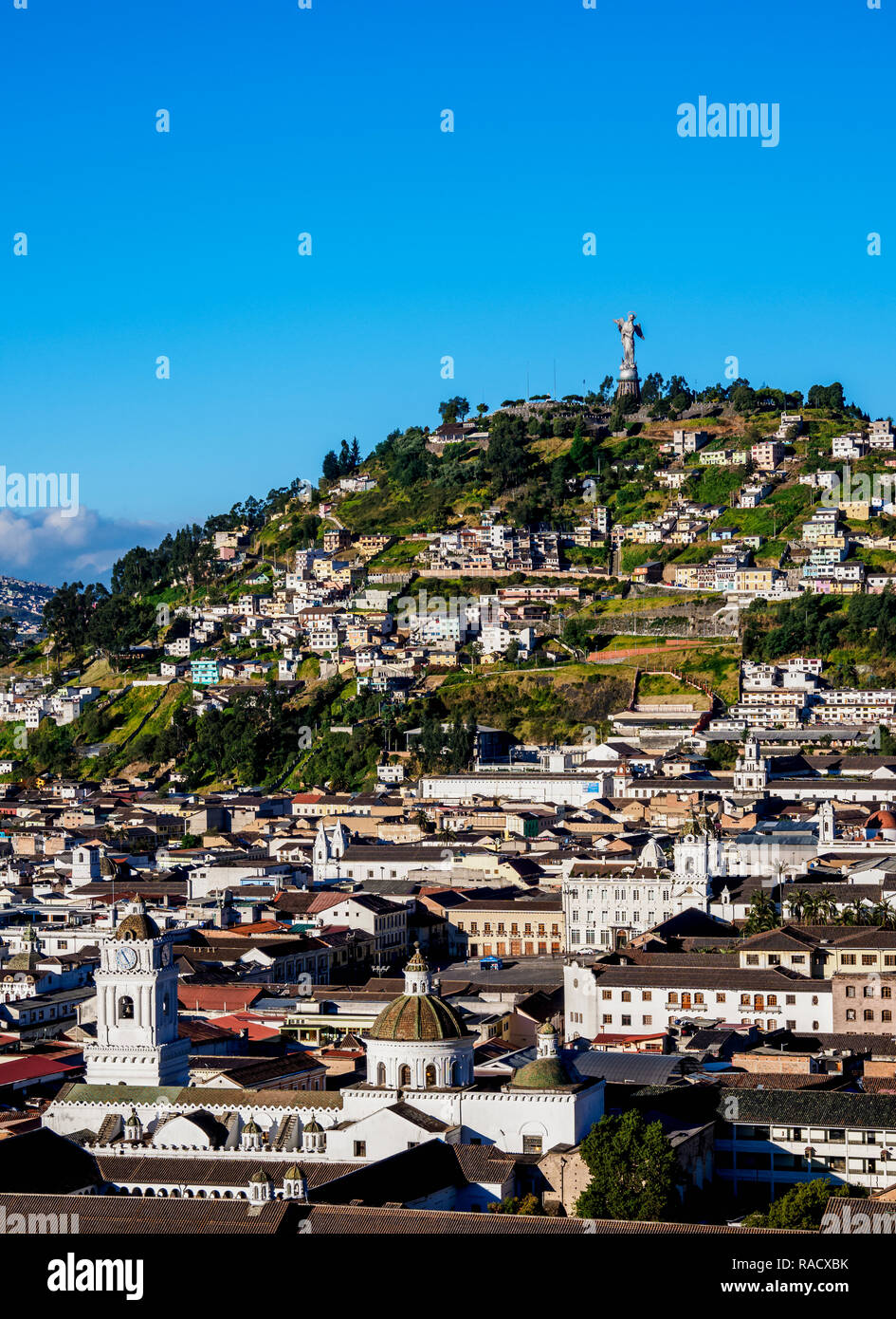 Blick über die Altstadt in Richtung El Panecillo Hill, Quito, Provinz Pichincha, Ecuador, Südamerika Stockfoto