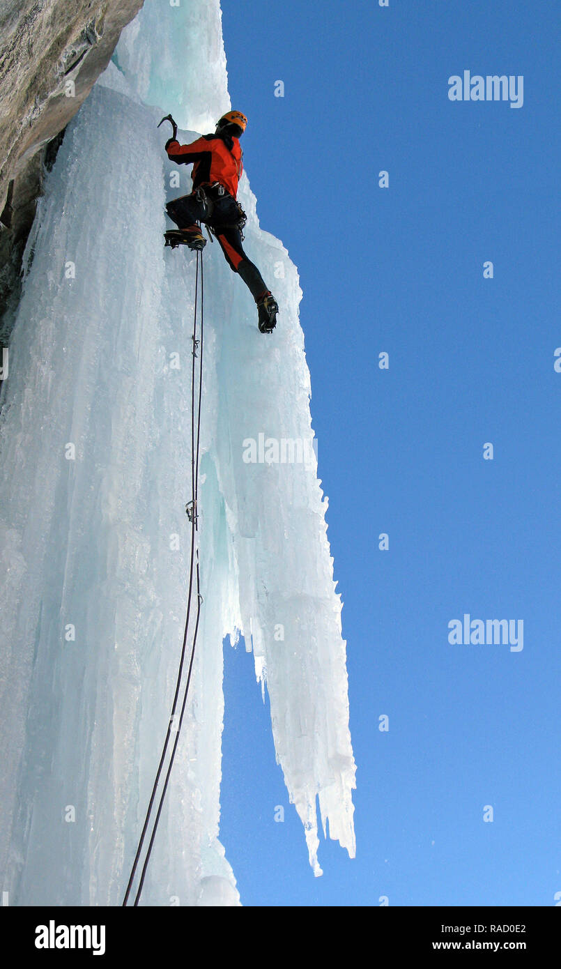 Ice climber, Chamonix, Haute Savoie, Frankreich, Europa Stockfoto