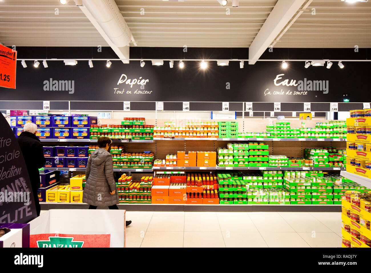 Innenraum der Lidl Supermarkt, nördlich von Toulouse (Frankreich). Lidl