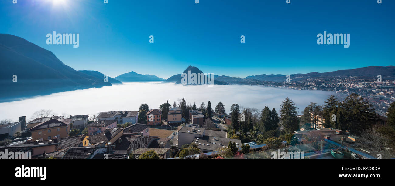 Thermische inversion am Luganer See in der Schweiz Stockfoto