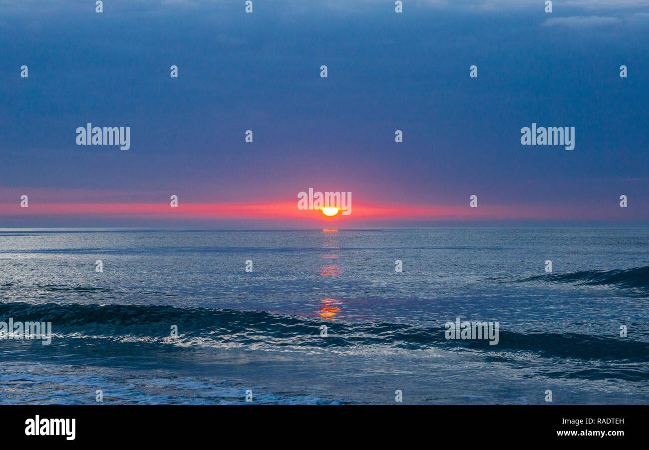 Salida del Sol en el Mediterráneo - Sonnenaufgang am Mittelmeer Stockfoto