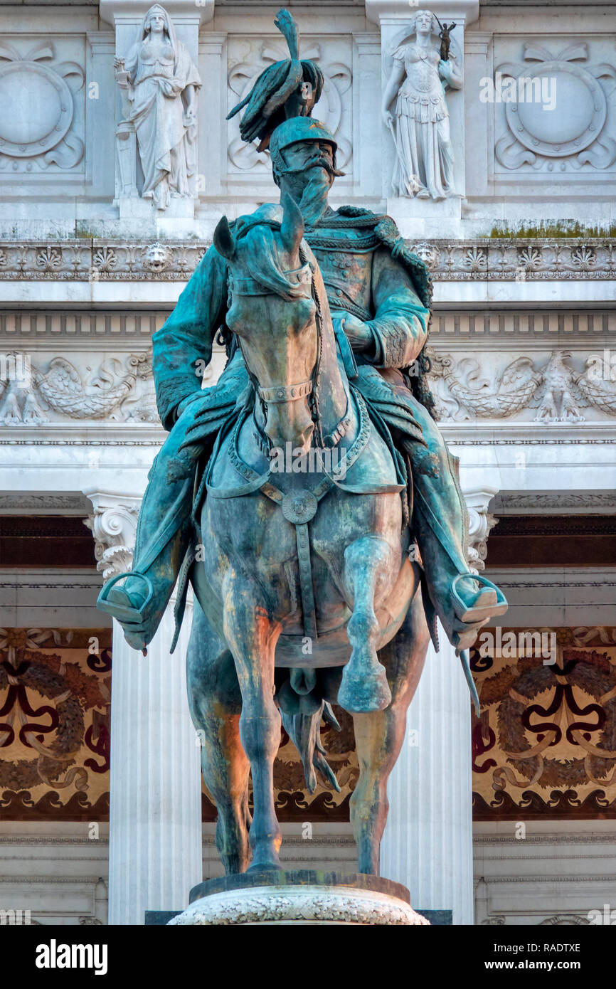 Equestrian Skulptur von Vittorio Emanuele II innerhalb der Altare della Patria, Rom Italien Stockfoto