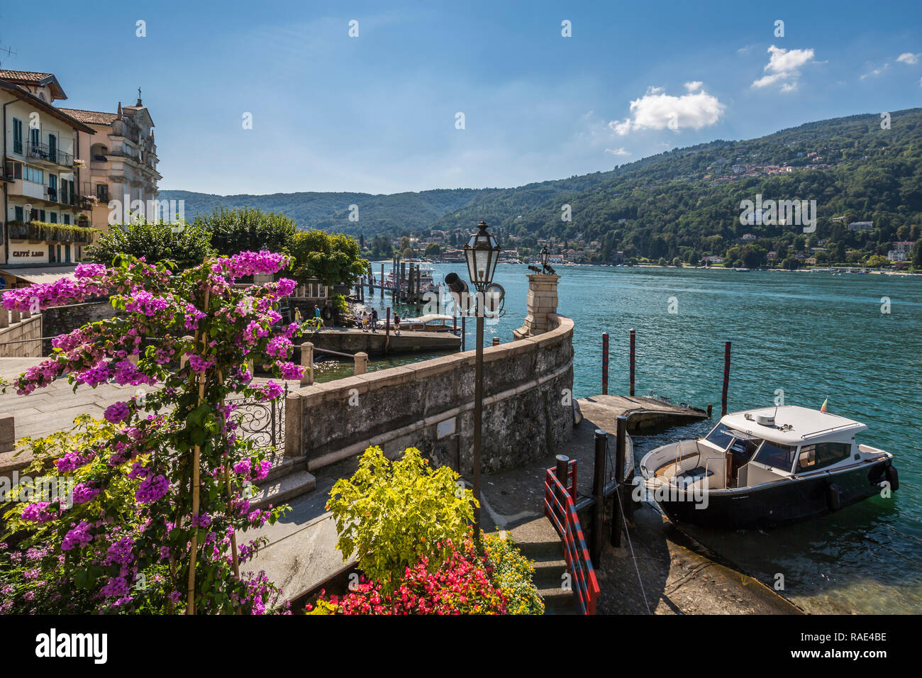 Blick auf Isola dei Pescatori und den Lago Maggiore, die Borromäischen Inseln, Lago Maggiore, Piemont, Italienische Seen, Italien, Europa Stockfoto