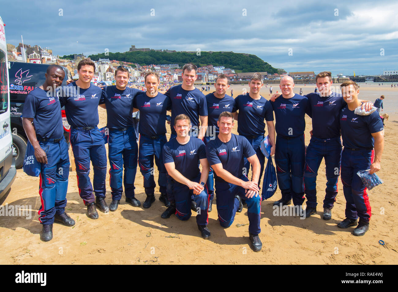 RAF-team Falken, posieren für ein Foto Nach einer Ihrer wird während der bewaffneten Kräfte Tag in Scarborough, North Yorkshire. Stockfoto