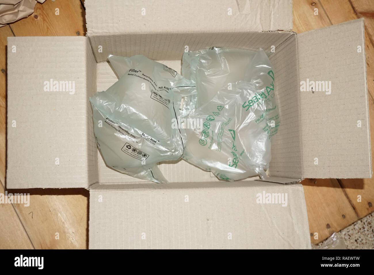Luftpolster Verpackung. Die Kissen füllen Lücken im Boxen die Bewegung der Waren während des Transports zu reduzieren. Stockfoto