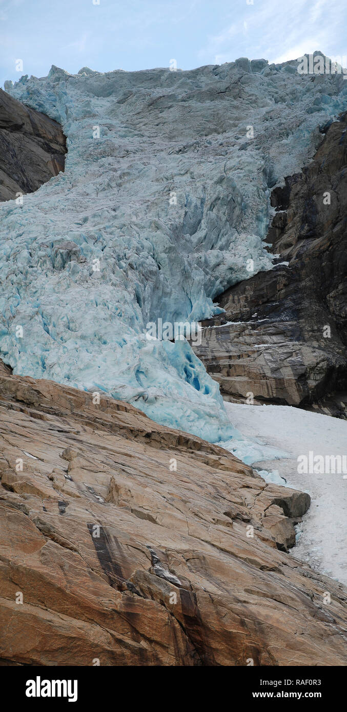 Briksdalsbreen (Deutsch: das Briksdal Gletscher) ist einer der populärsten und bekanntesten Arme der Gletscher Jostedalsbreen Stockfoto
