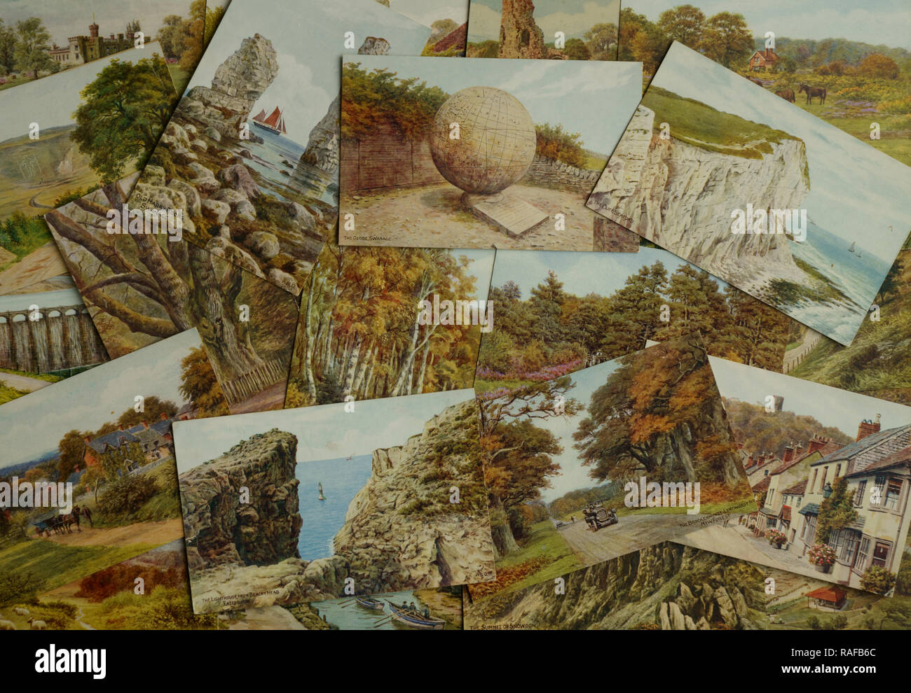 Sortiment von Lachs Postkarten von einer R Quinton Stockfoto