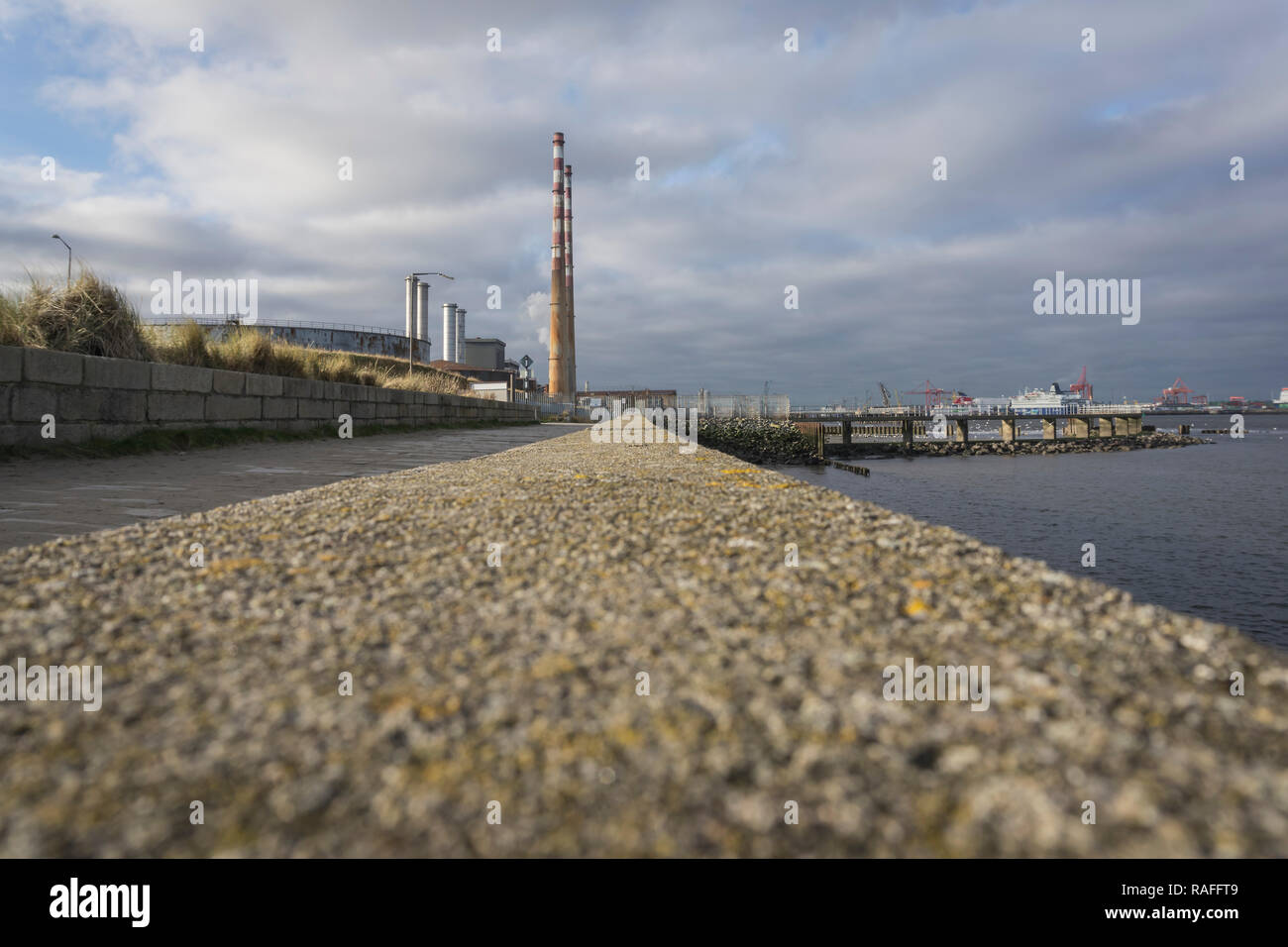 Industrielle facillity im Hafen von Dublin. Stockfoto