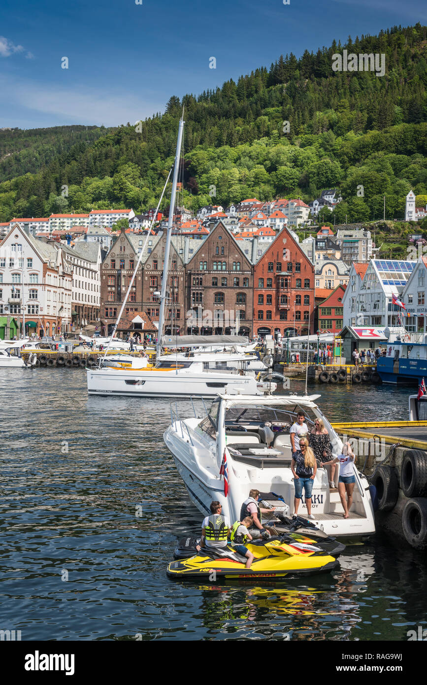 Boote im Hafen von Bergen, Norwegen, Europa. Stockfoto