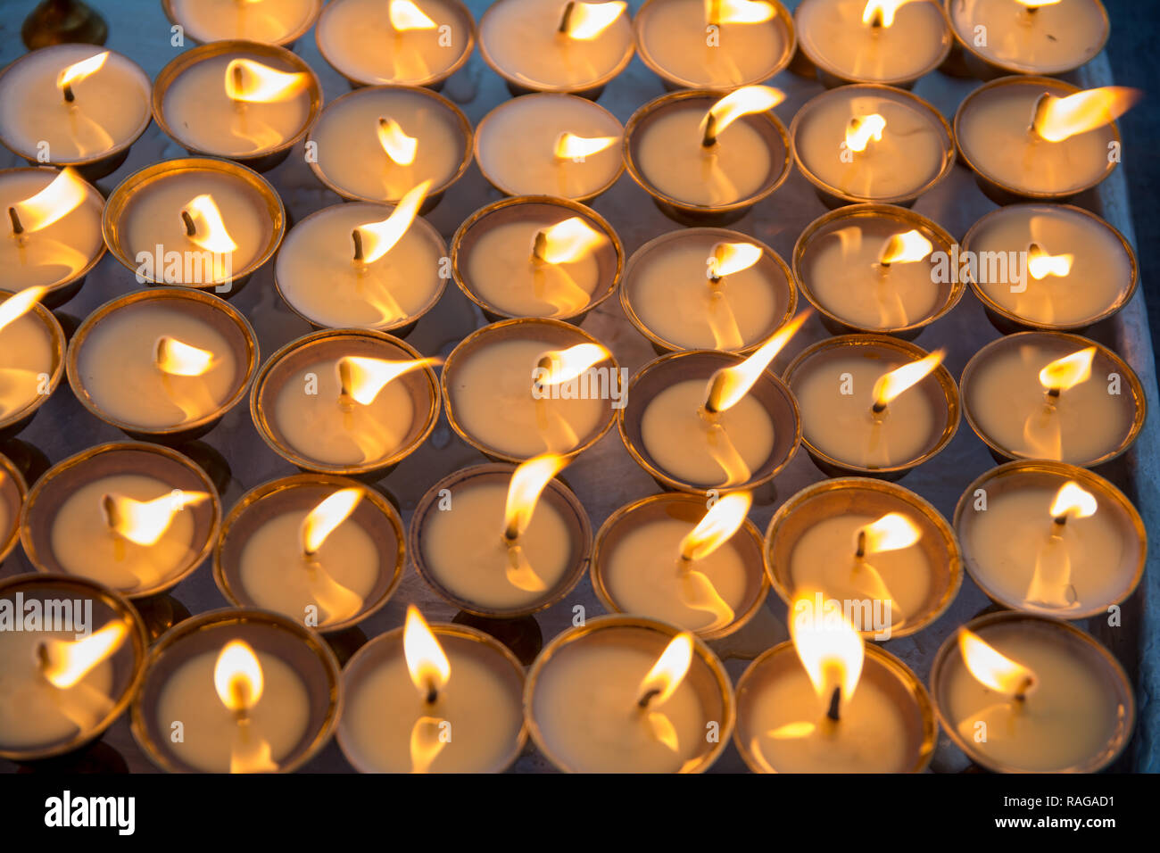 Ghee lampen -Fotos und -Bildmaterial in hoher Auflösung – Alamy