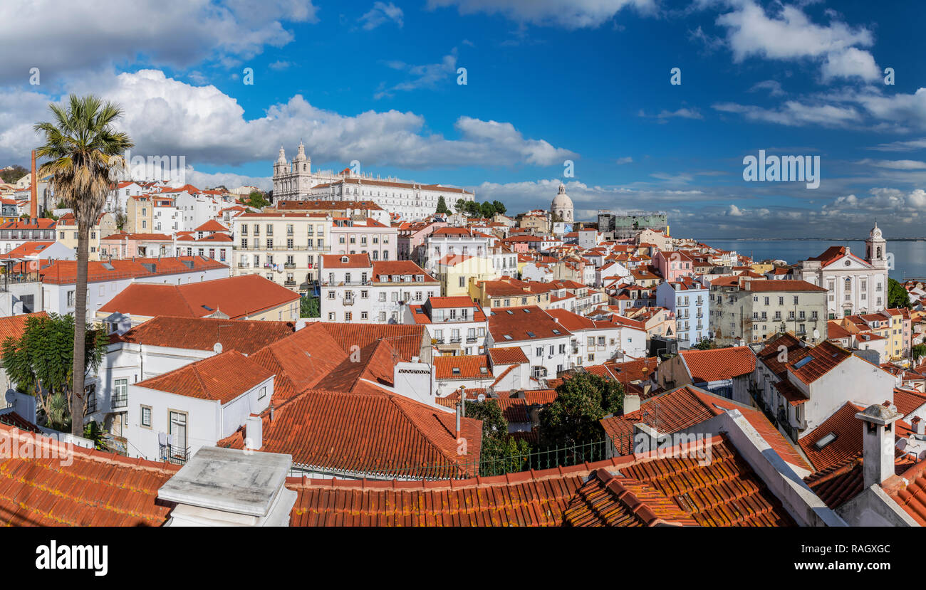 Panoramablick über Alfama Skyline, Lissabon, Portugal Stockfoto