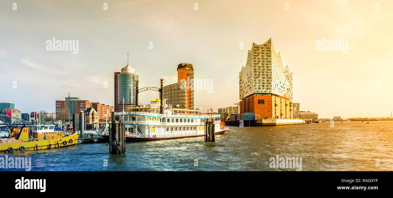 Hafen und Elbphilharmonie, Hamburg, Deutschland Stockfoto