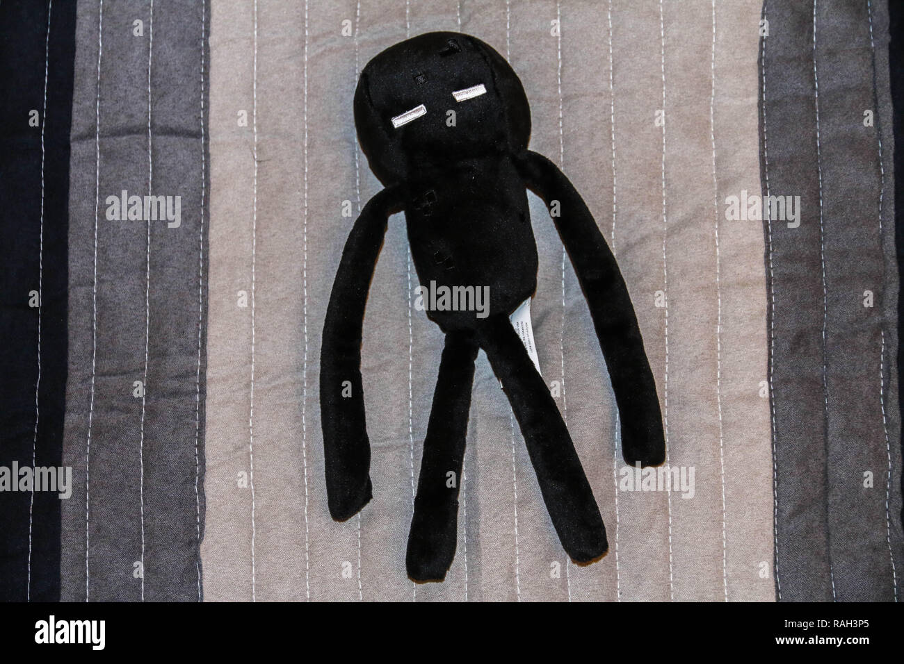 Minecraft schwarz enderman Plüsch Stockfoto