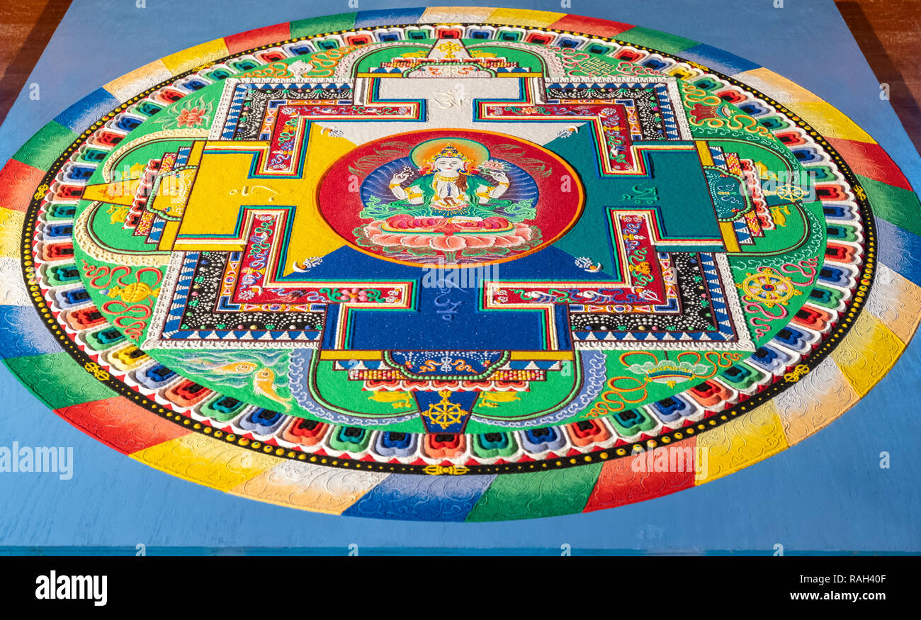 Reisen tibetischen Tashi Kyil buddhistische Mönche einen gesegneten sand Chinrezig Mandala konstruieren; feierlich in den Arkansas River aufgelöst werden; Salida; C Stockfoto