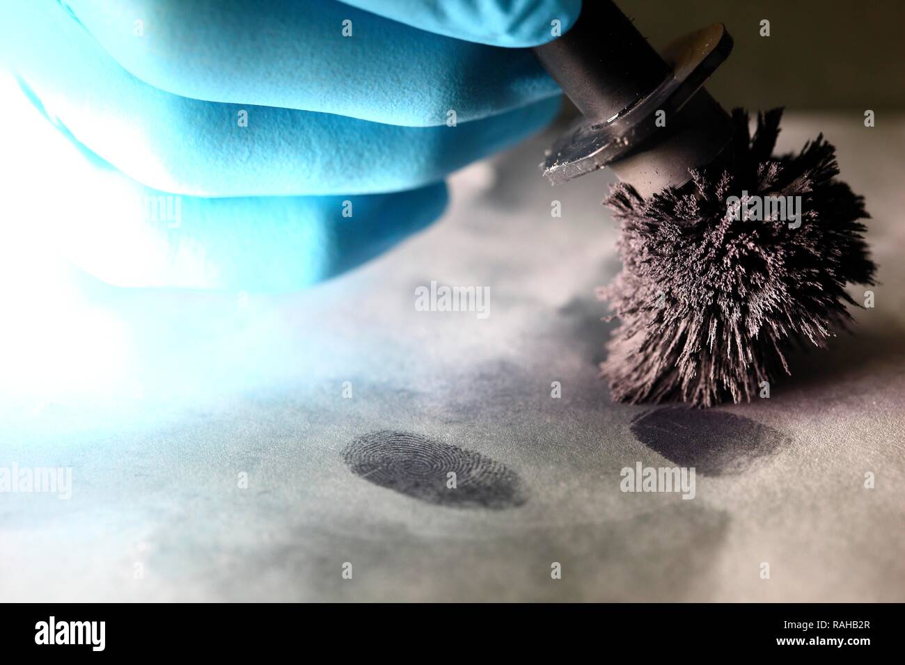 Kriminaltechnisches Institut, KTI, Forensic Science Institute, Fingerabdruck, Fingerabdrücke auf Anzeichen sichtbar werden mit Stockfoto