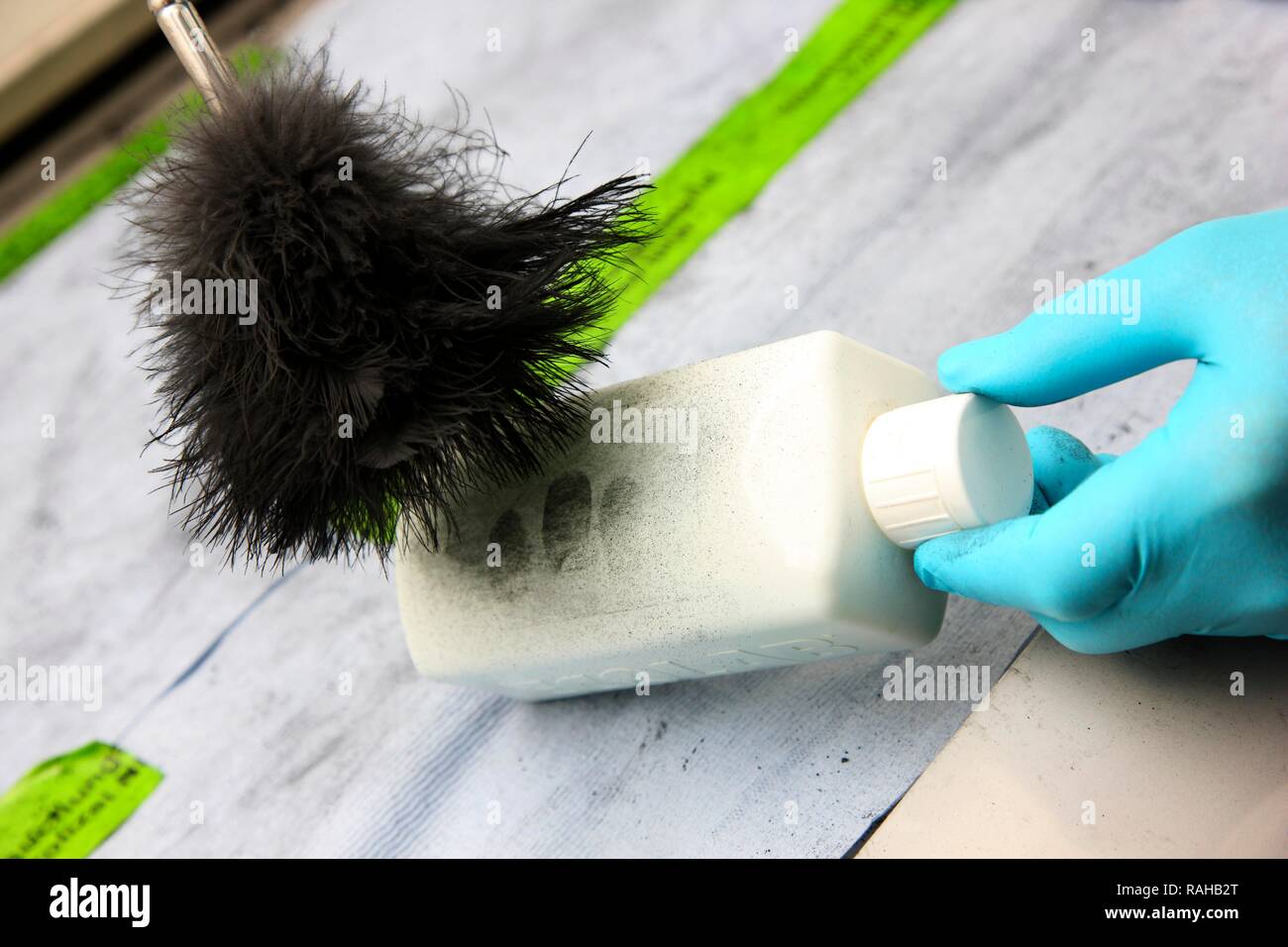 Kriminaltechnisches Institut, KTI, Forensic Science Institute, Fingerabdruck, Fingerabdrücke auf Anzeichen sichtbar werden mit Stockfoto
