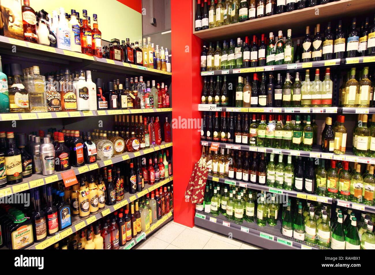 Getränke, alkoholische Getränke, self-Service, Essen Abteilung, Supermarkt Stockfoto