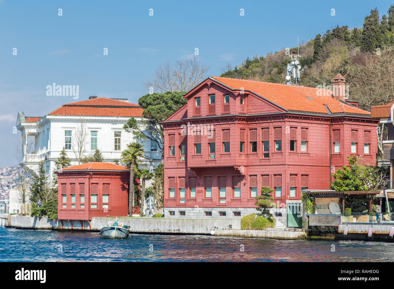 Istanbul, Türkei, April 1, 2015: traditionelle osmanische Holzhaus, genannt ein Yali, an den Ufern des Bosporus. Stockfoto