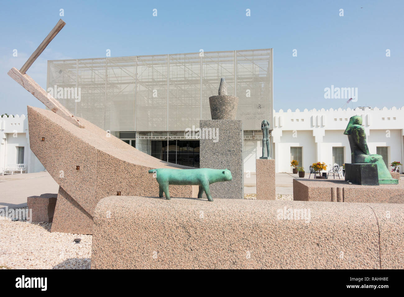 Skulptur das Schiff Zone von Adam an Henein Mathaf: Arabische Museum der Modernen Kunst, Doha, Katar. Stockfoto