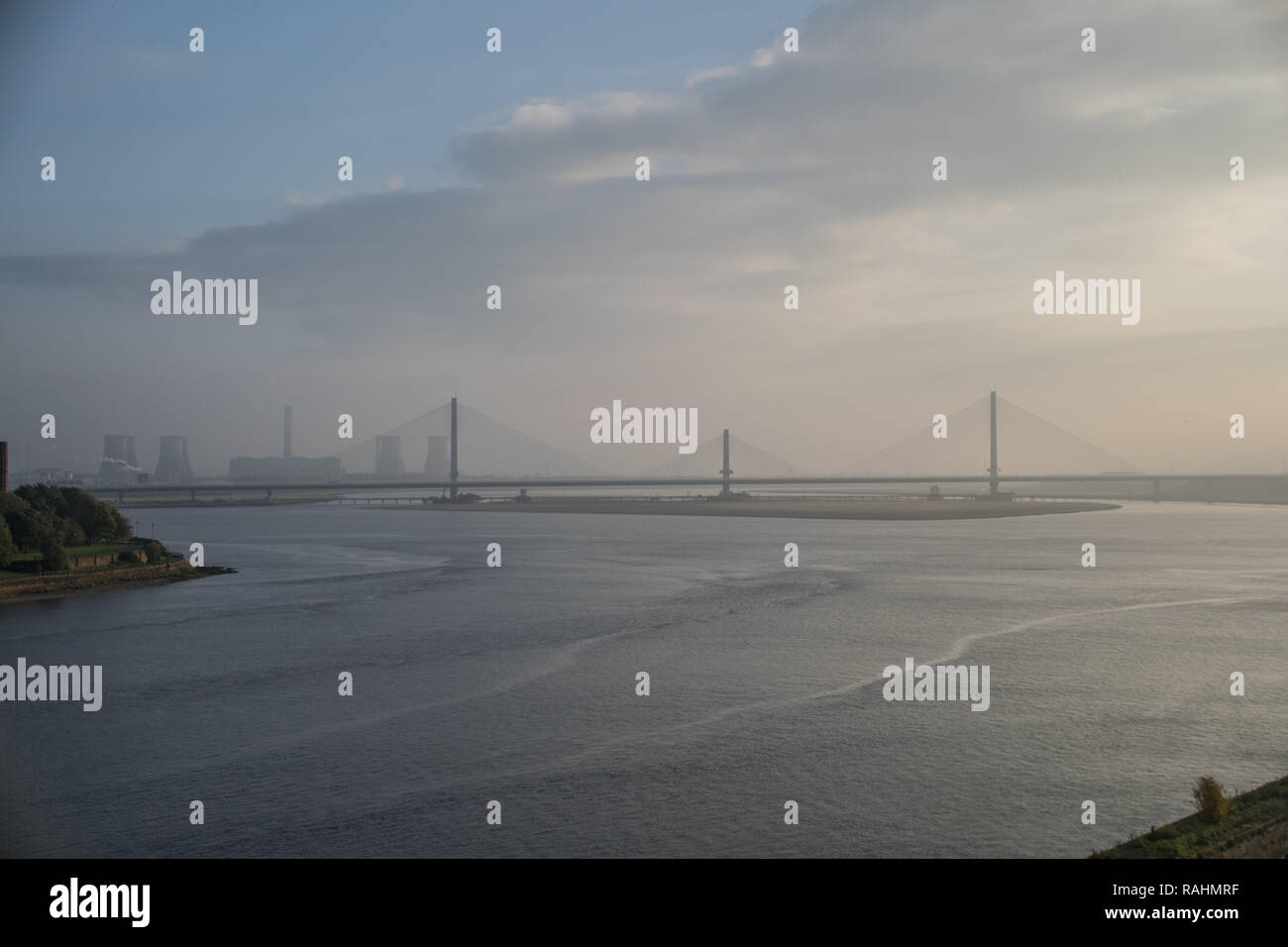 Die Mersey Gateway Brückenbau, 2014-2017. Verschiedene Stadien der Bau der Brücke zwischen Widnes & Runcorn (Halton) am Fluss Mersey Stockfoto