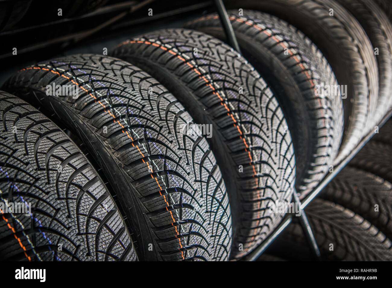 Automobilindustrie neue Autoreifen Zahnstange Auto Parts Shop. Stockfoto